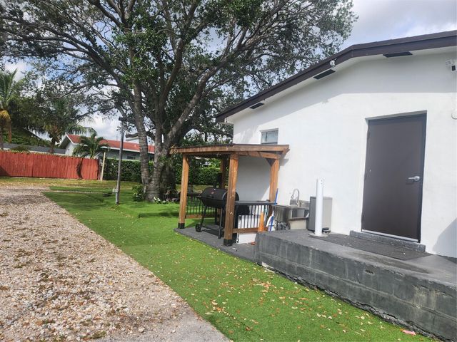 1000 Foster Road, Hallandale Beach, FL 33009