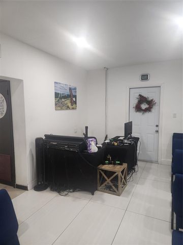 1000 Foster Road, Hallandale Beach, FL 33009