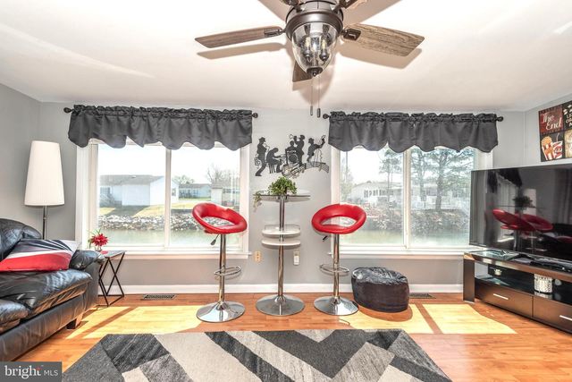 12 COASTAL DR, Berlin, MD 21811