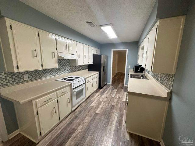 5932 Schofield Dr, Pensacola, FL 32506