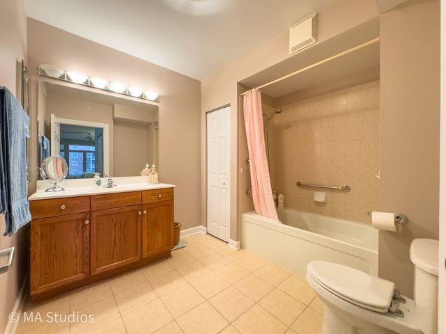 8400 Callie Avenue 312, Morton Grove, IL 60053