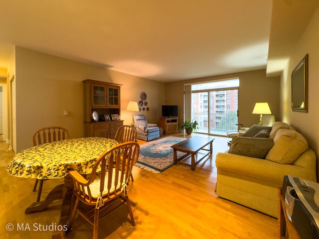 8400 Callie Avenue 312, Morton Grove, IL 60053