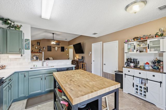 205 Comanche Trail, Krum, TX 76249