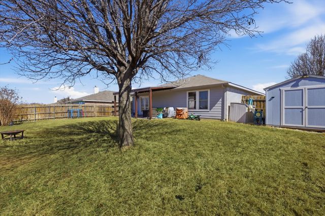 205 Comanche Trail, Krum, TX 76249