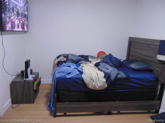 26241 Newport Avenue, Warren, MI 48089