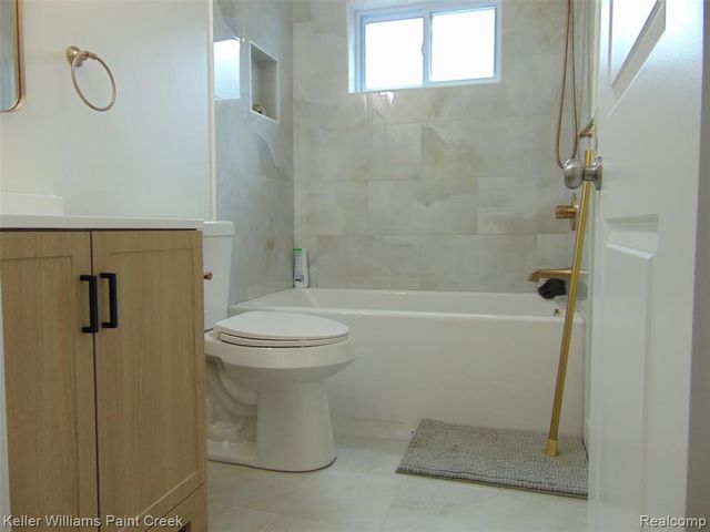 26241 Newport Avenue, Warren, MI 48089