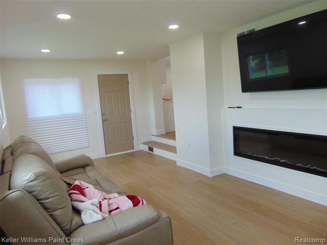 26241 Newport Avenue, Warren, MI 48089