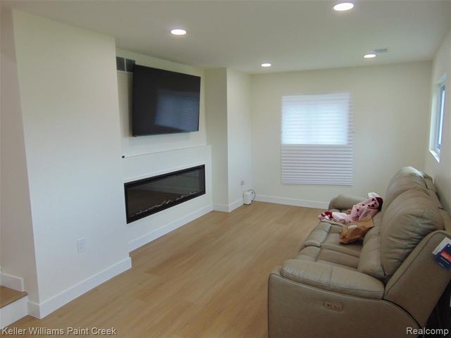 26241 Newport Avenue, Warren, MI 48089