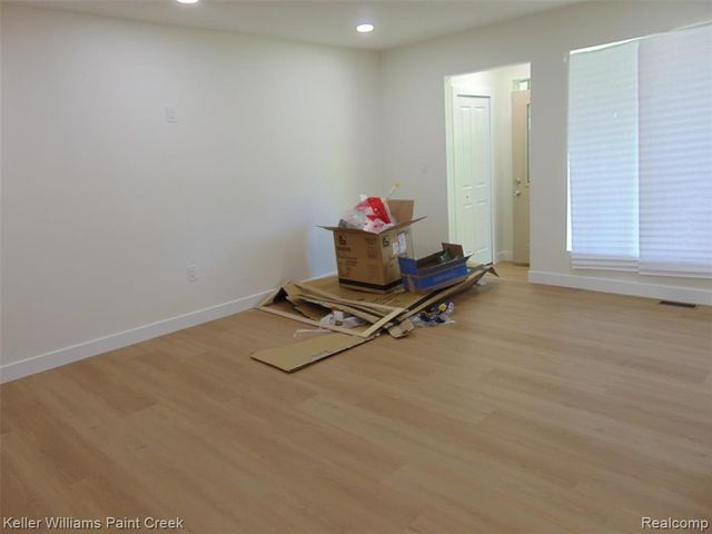 26241 Newport Avenue, Warren, MI 48089