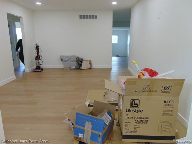 26241 Newport Avenue, Warren, MI 48089