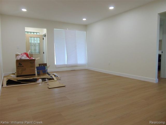 26241 Newport Avenue, Warren, MI 48089