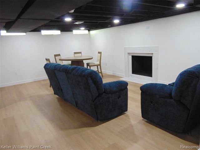 26241 Newport Avenue, Warren, MI 48089