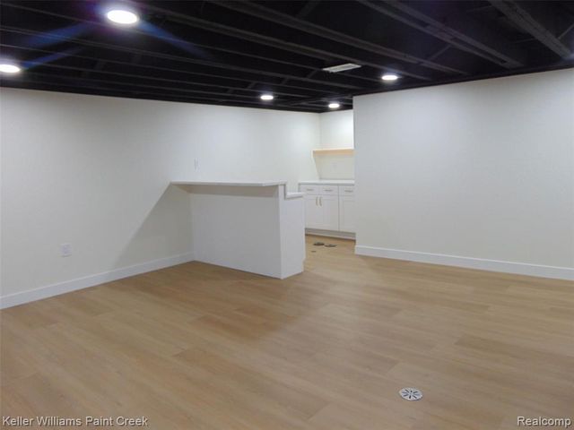26241 Newport Avenue, Warren, MI 48089