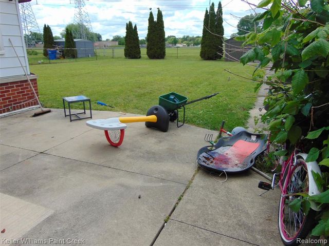 26241 Newport Avenue, Warren, MI 48089