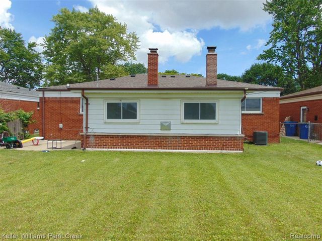26241 Newport Avenue, Warren, MI 48089