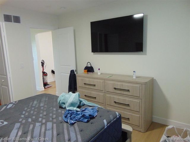 26241 Newport Avenue, Warren, MI 48089