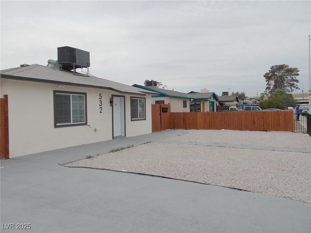 532 North 9th Street C, Las Vegas, NV 89101