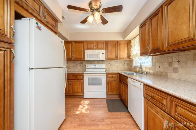 571-B Westport Lane, Monroe, NJ 08831