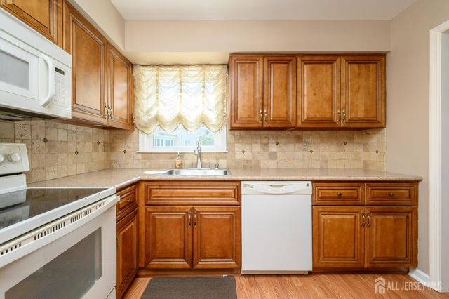 571-B Westport Lane, Monroe, NJ 08831