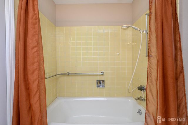 571-B Westport Lane, Monroe, NJ 08831