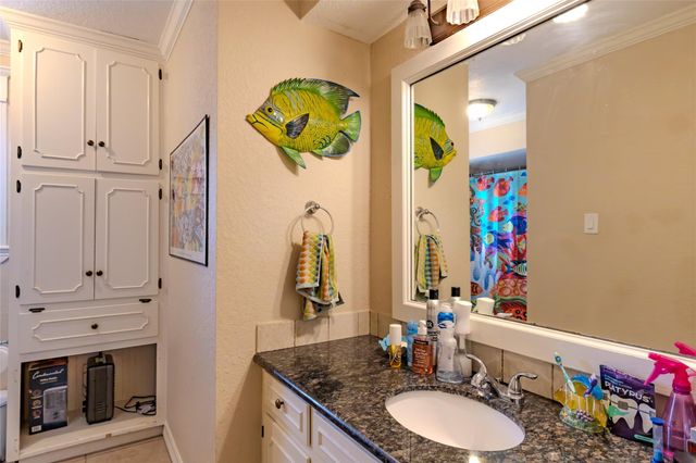 625 S Remington Drive, Angleton, TX 77515