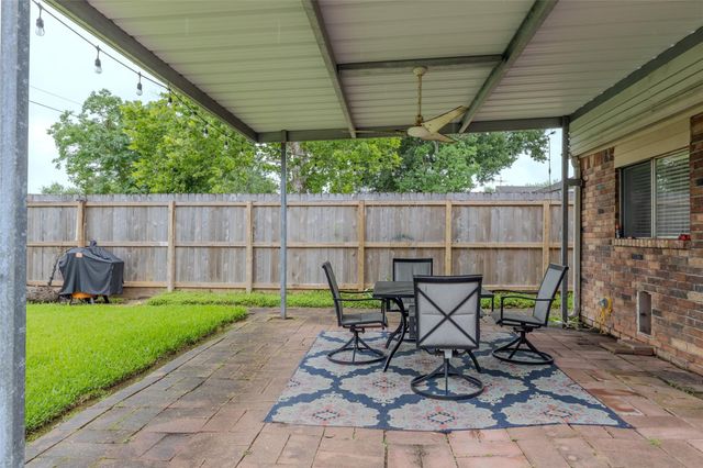 625 S Remington Drive, Angleton, TX 77515