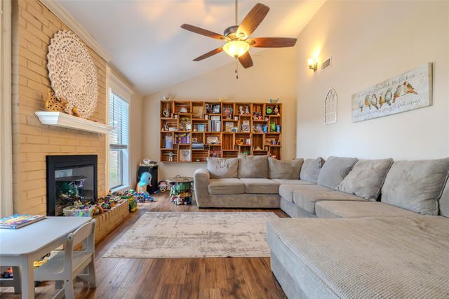 625 S Remington Drive, Angleton, TX 77515