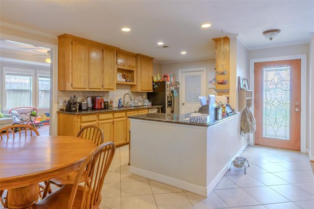 625 S Remington Drive, Angleton, TX 77515