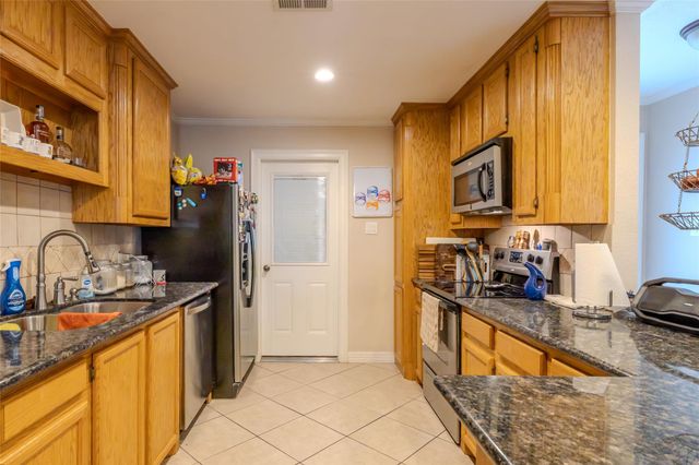 625 S Remington Drive, Angleton, TX 77515