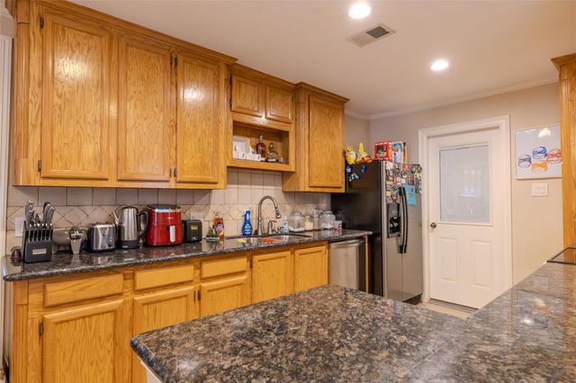 625 S Remington Drive, Angleton, TX 77515