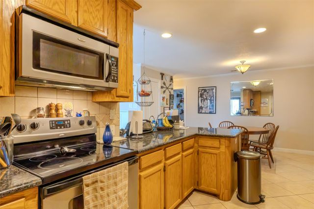 625 S Remington Drive, Angleton, TX 77515