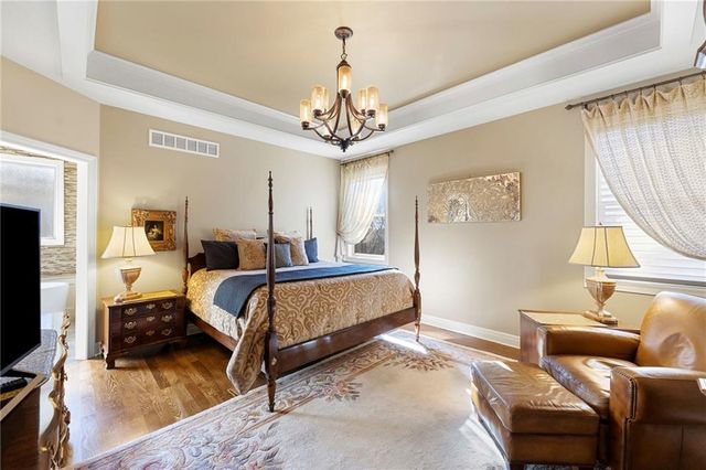 16576 S Summertree Lane, Olathe, KS 66062