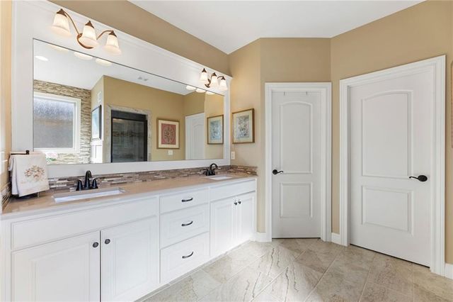 16576 S Summertree Lane, Olathe, KS 66062