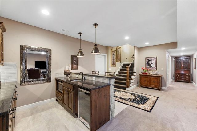 16576 S Summertree Lane, Olathe, KS 66062