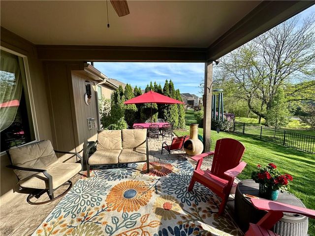 16576 S Summertree Lane, Olathe, KS 66062