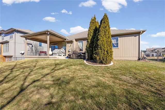 16576 S Summertree Lane, Olathe, KS 66062