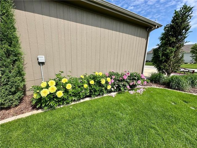 16576 S Summertree Lane, Olathe, KS 66062