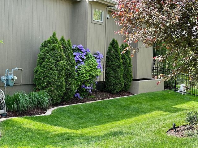 16576 S Summertree Lane, Olathe, KS 66062