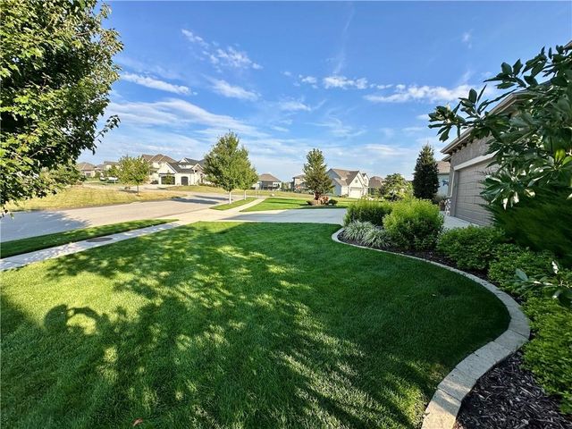 16576 S Summertree Lane, Olathe, KS 66062