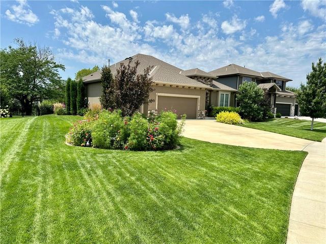 16576 S Summertree Lane, Olathe, KS 66062