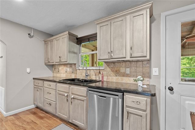 4038 Hickenbottom Road, Harrison, AR 72601