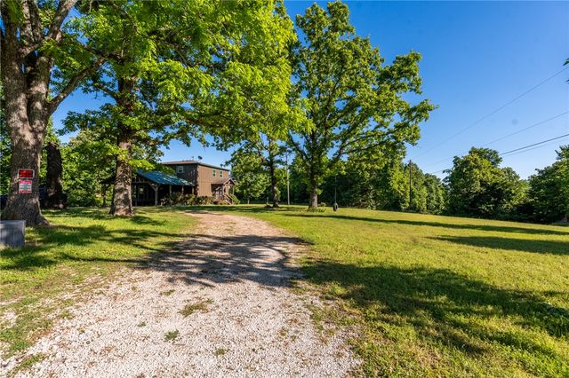 4038 Hickenbottom Road, Harrison, AR 72601