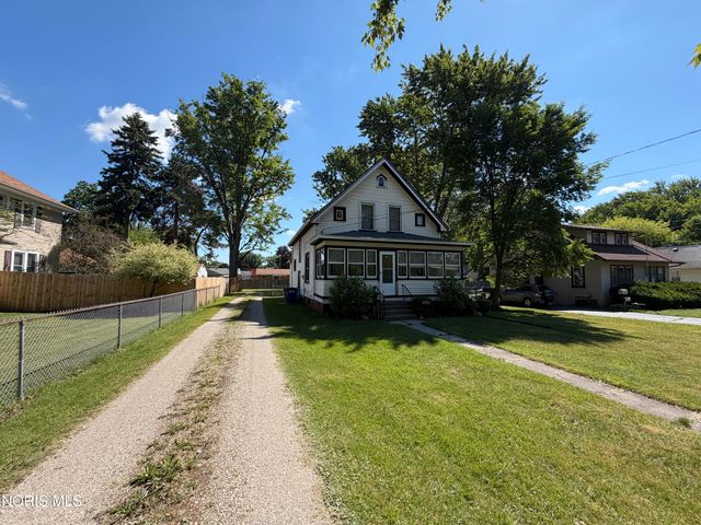 2302 Tremainsville Road, Toledo, OH 43613