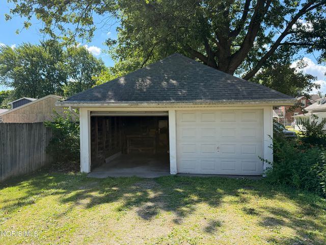 2302 Tremainsville Road, Toledo, OH 43613