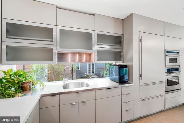 6404 31ST PL NW, Washington, DC 20015