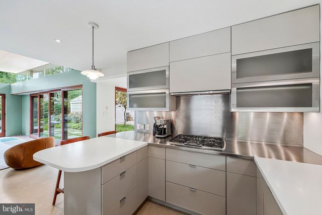 6404 31ST PL NW, Washington, DC 20015