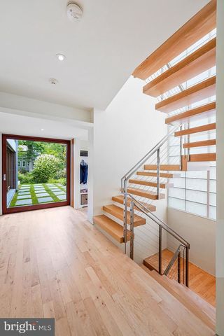 6404 31ST PL NW, Washington, DC 20015