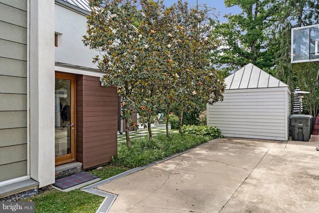 6404 31ST PL NW, Washington, DC 20015