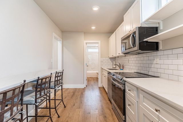300 Carmel Creekside DR, Hutto, TX 78634