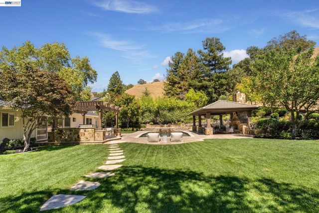 2780 Mossy Oak Dr, Danville, CA 94506